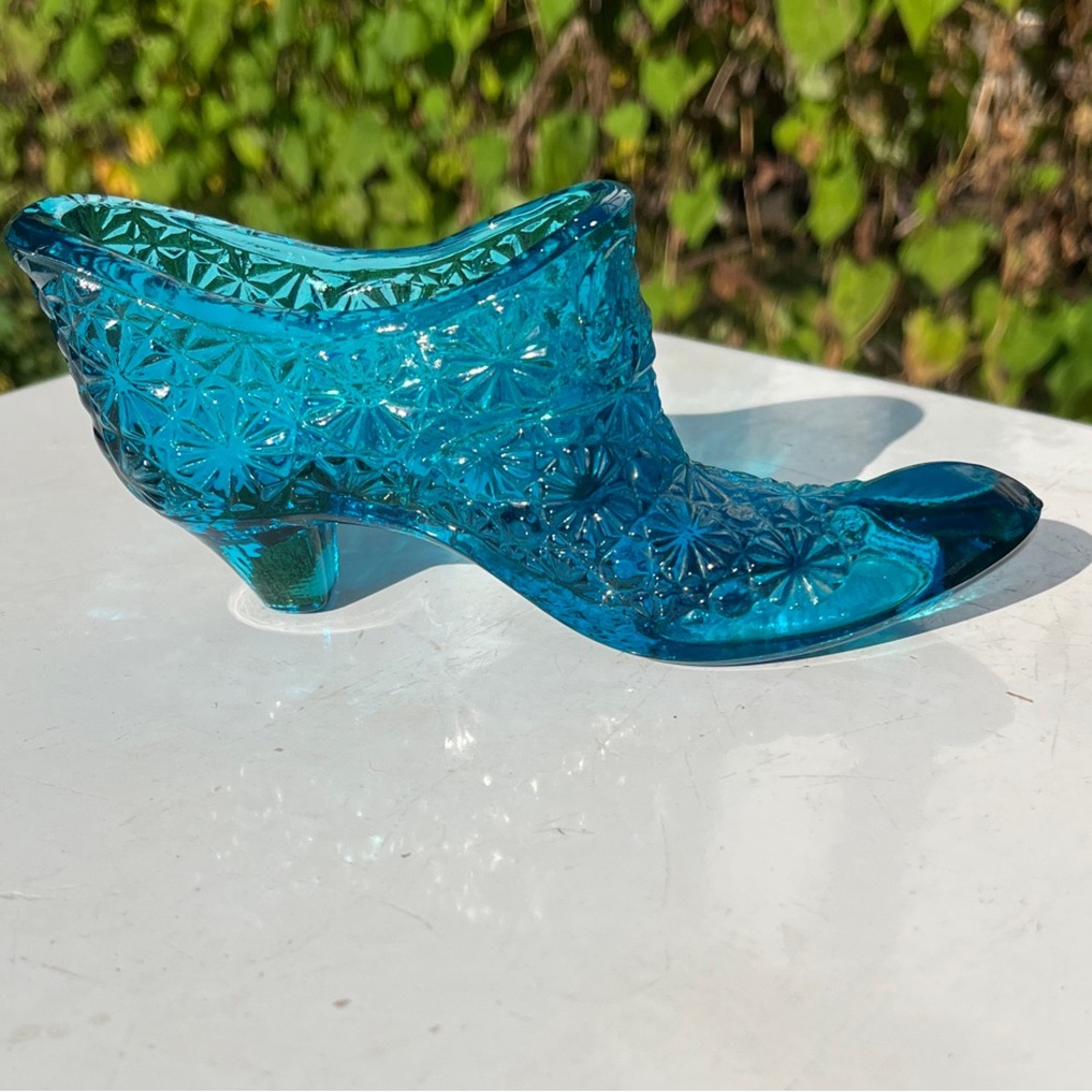 Elegant turquoise Daisy and Button Fenton Glass Women Shoe